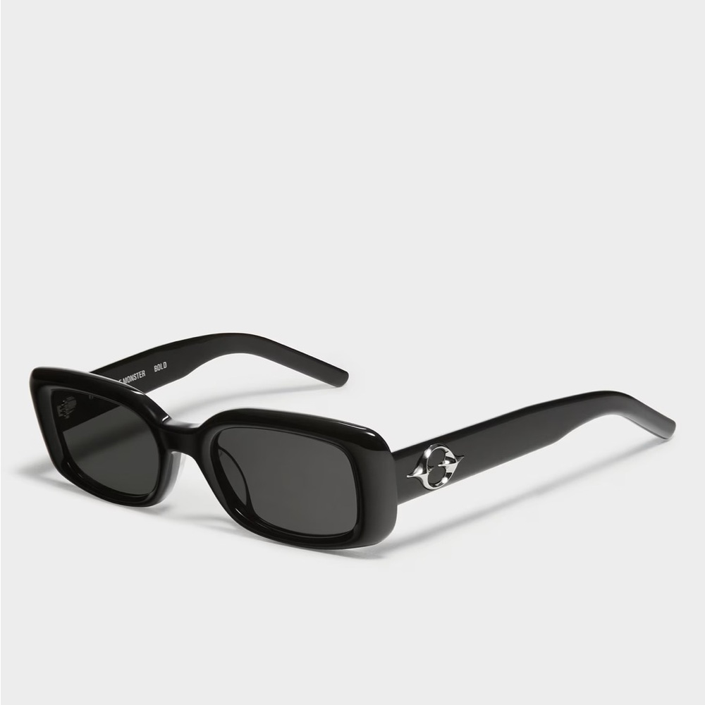 GENTLE MONSTER 
The Bell 01 sunglasses in Black